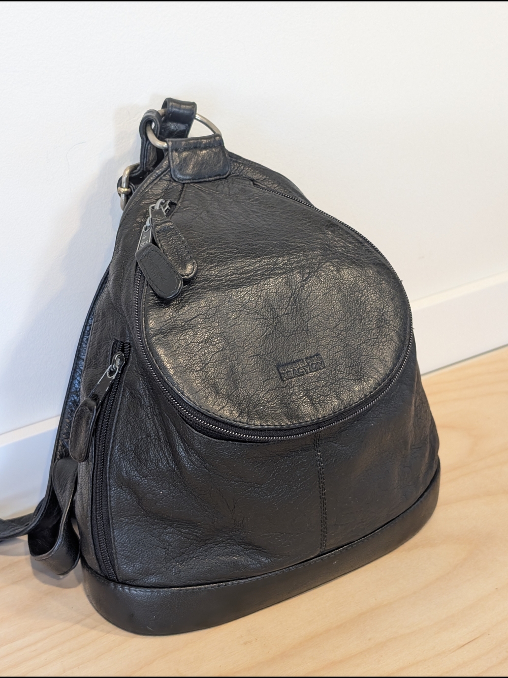 Kenneth Cole Vintage Black Leather Teardrop Backpack Purse - Picture 8 of 15